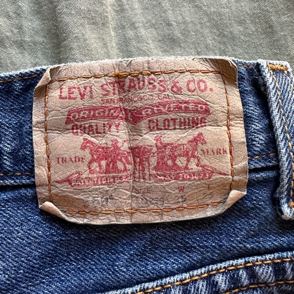 Vintage Levi’s 569 Dark Wash Denim Cutoff Shorts - Picture 5 of 5